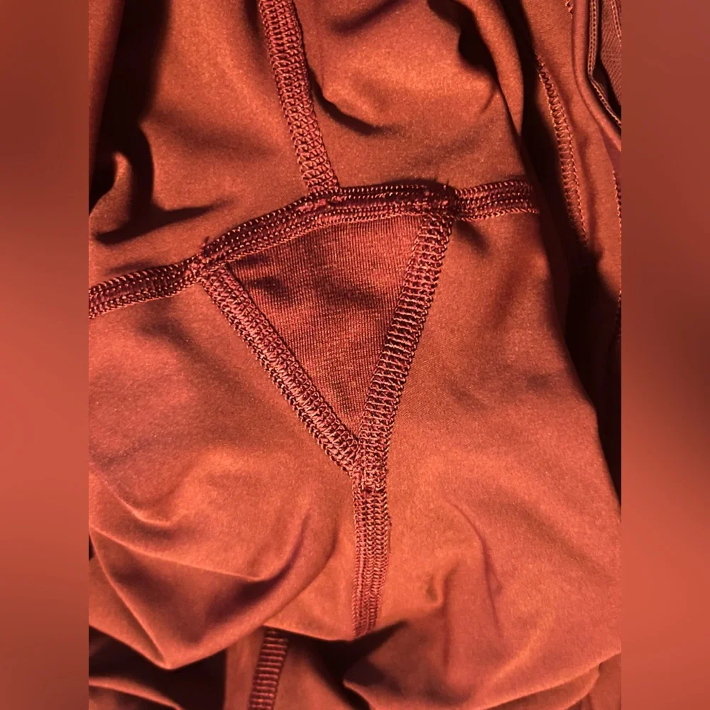 🍋 LIKE NEW Lululemon Zip The Line Crop *23 in Deep Ruby/Poppy Coral - Sz 8 - Picture 13 of 17